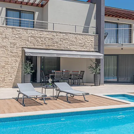 Gorgeous In Kod Sibenika