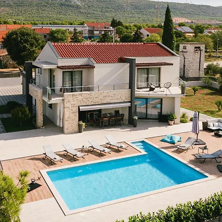 Gorgeous In Kod Sibenika *