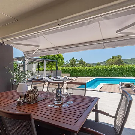 Luxurious In Kod Sibenika With Sauna Dubrava (Sibenik-Knin)